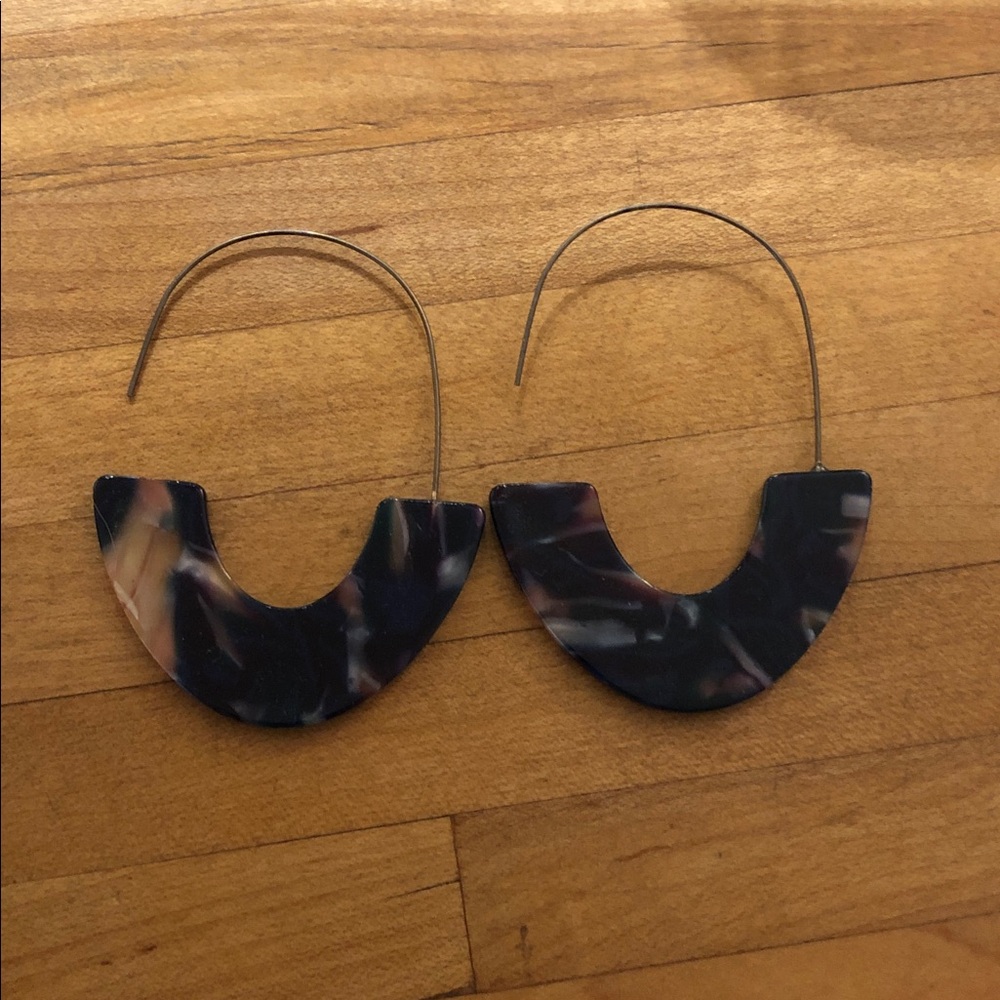 Tortoiseshell Arc Hoop Earrings - Black/Beige